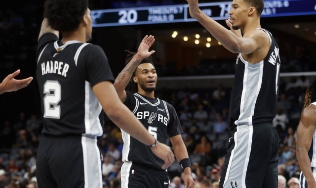 文班亚马19+15+3+3抢断7盖帽 卡斯尔15+9马刺轻取灰熊