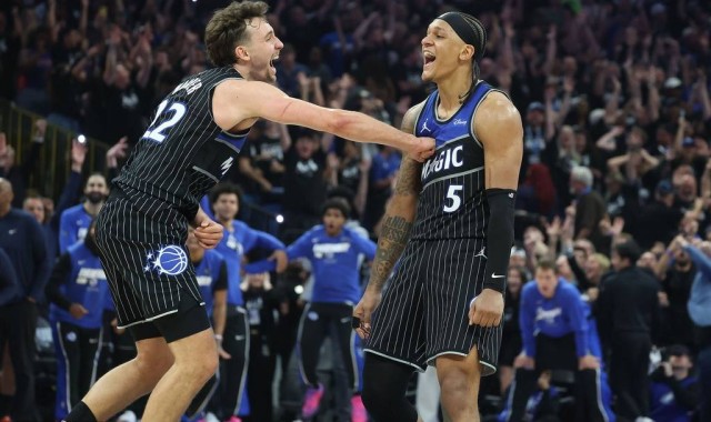 班凯罗25+12+9贝恩25+7 坎宁安27+9魔术胜活塞总分2-1