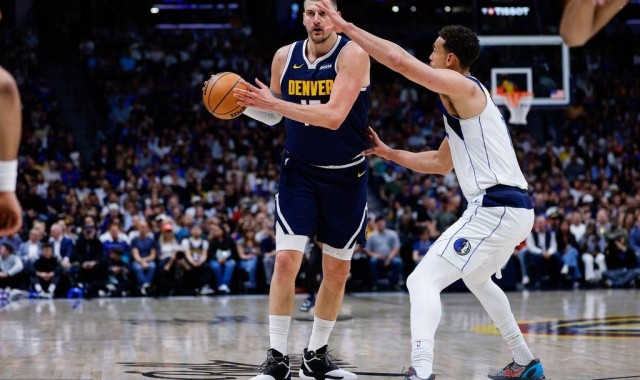 约基奇23+21+19穆雷爆砍53分 弗拉格26分掘金胜独行侠