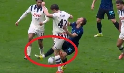 丑陋的意甲彻底没救！明目张胆黑国米，蓝黑军团遭遇各种不公判罚