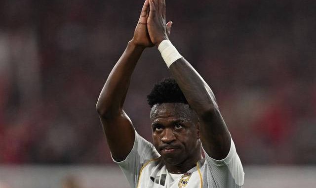 欧冠失利！皇马两位巨星发生争执，维尼修斯反击贝林：“闭嘴！”