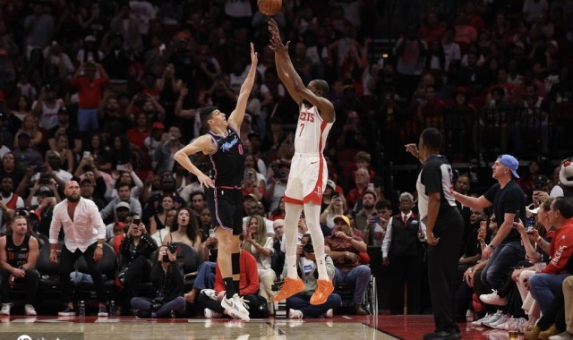 杜兰特射落底角三分 生涯总得分32294超乔丹升历史第五