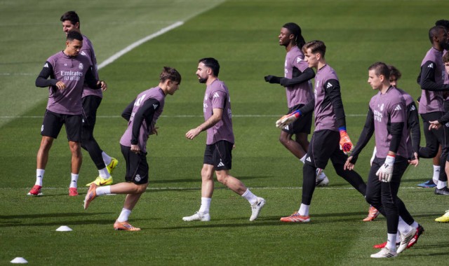 西甲未来之星杯：西班牙人如何用“快乐足球”点亮小小世界杯，成为全民榜样？