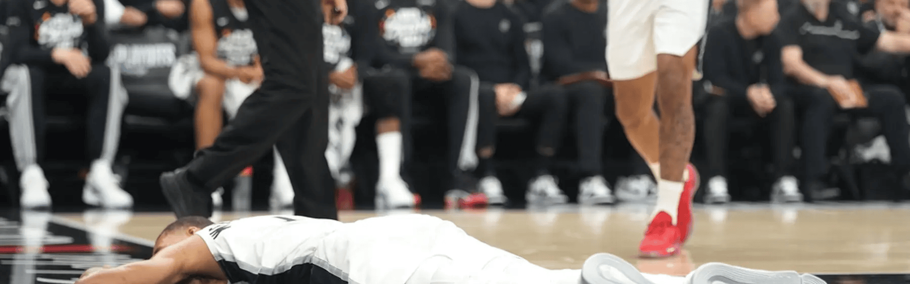 文班亚马脑震荡无需着急复出？马刺还未走到恐慌那一步