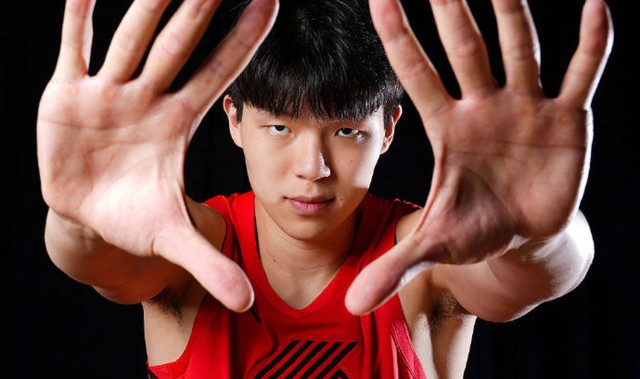 2分侠！杨翰森连3场比赛2分收工 赛季34战13场2分