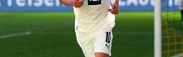 德甲黑店少见亏本，29岁中场0转会费，三强疯抢